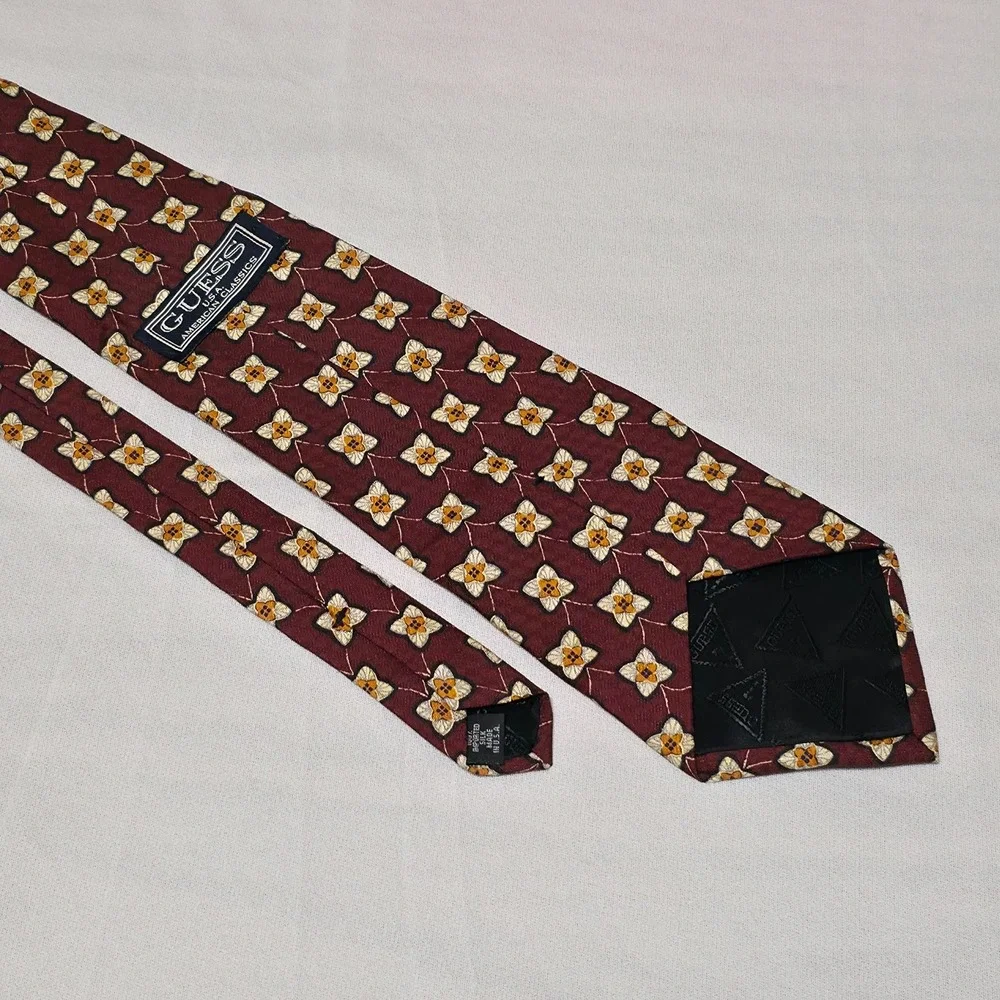 Guess USA‎ Men's Multicolored Dress Tie 100% Silk Size 57